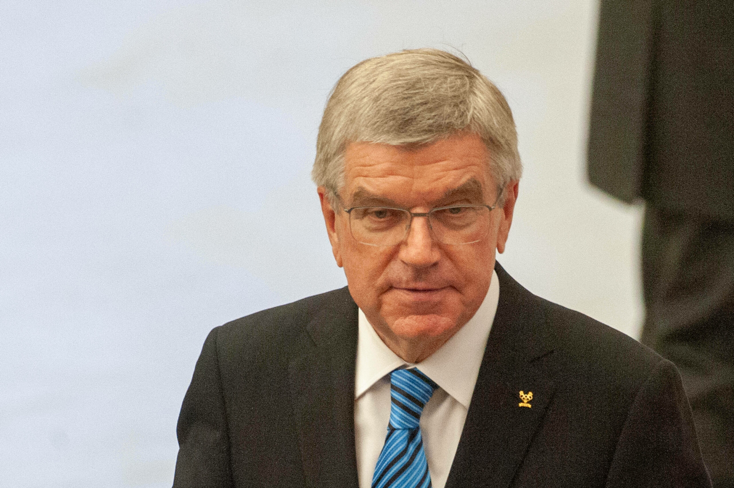 IOC-Präsident Thomas Bach schaut besorgt