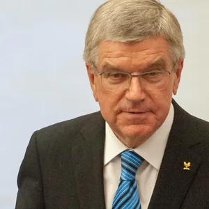 IOC-Präsident Thomas Bach schaut besorgt