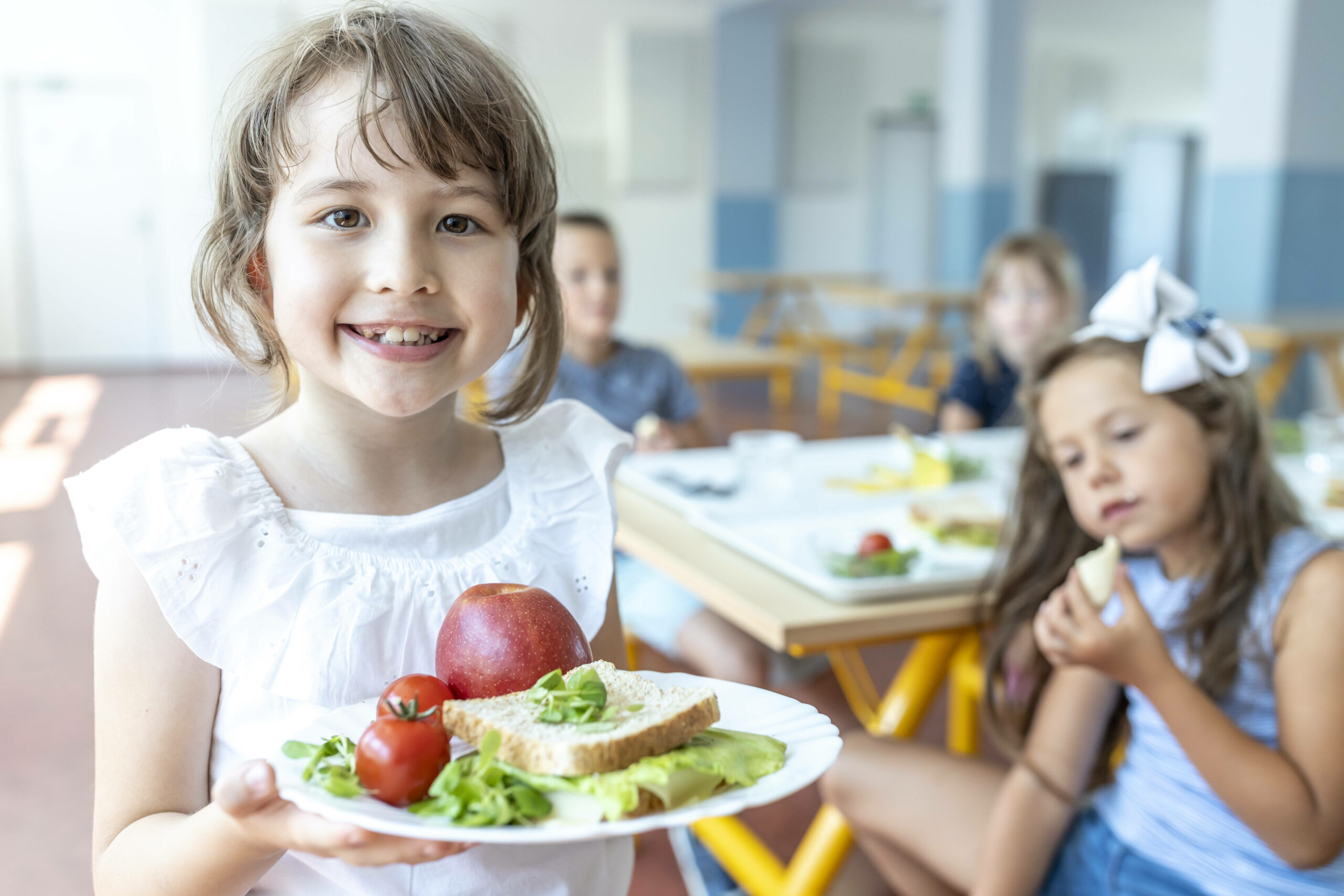 In Hamburgs Schulen soll es bald von der EU finanziertes Obst, Gemüse und Milch geben. (Symbolbild)