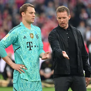 Torwart Manuel Neuer und Trainer Julian Nagelsmann (FC Bayern München)