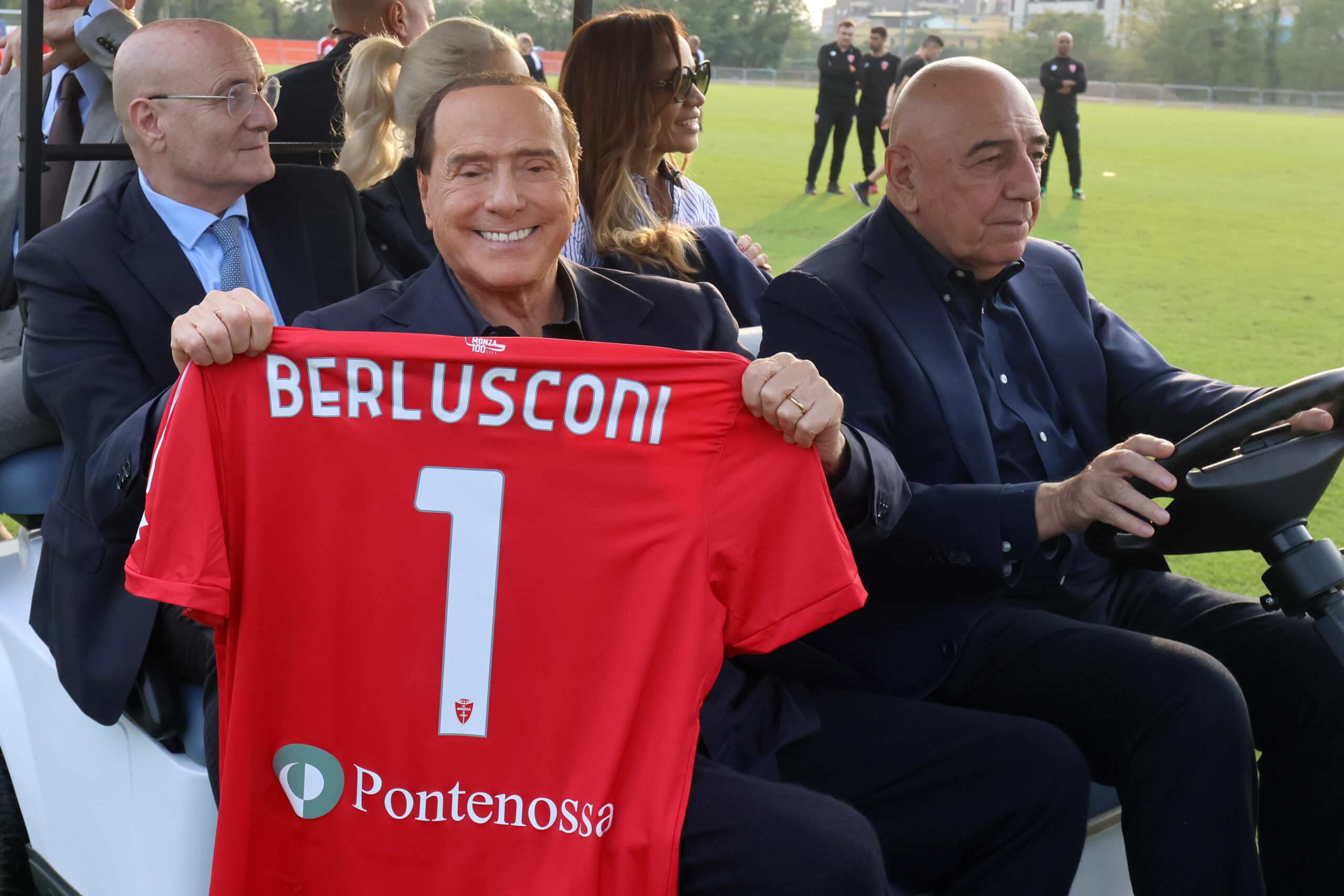 Silvio Berlusconi mit seinem Monza-Trikot