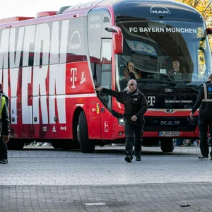 Mannschaftsbus des FC Bayern in Sinsheim