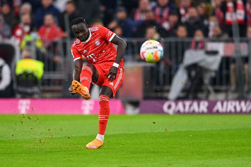 Sadio Mané beim Schuss