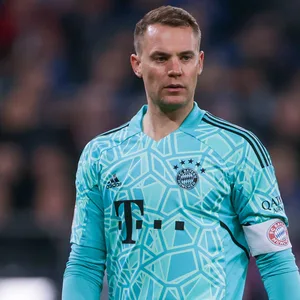 Manuel Neuer schaut ernst