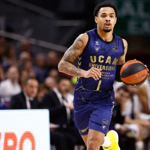 Jordan Davis im Trikot von Murcia