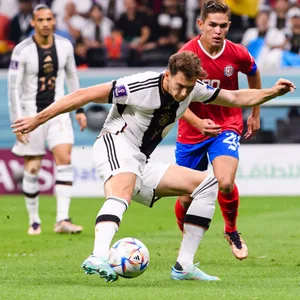 Jamal Musiala und Leon Goretzka im DFB-Trikot