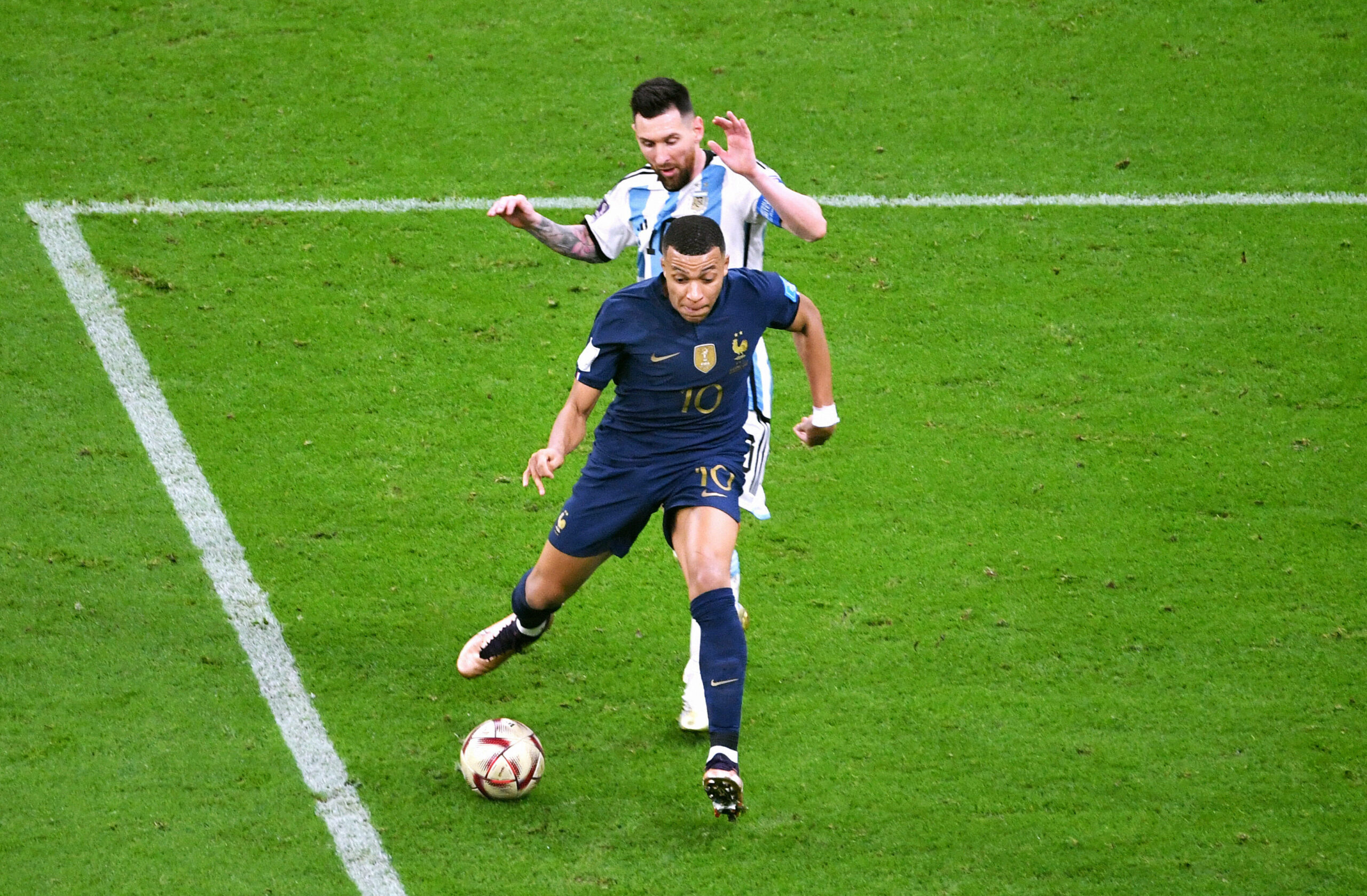 Lionel Messi und Kylian Mbappé spielten im WM-Finale gegeneinander.