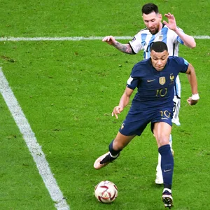 Lionel Messi und Kylian Mbappé spielten im WM-Finale gegeneinander.