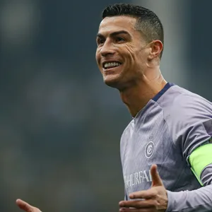 Cristiano Ronaldo lacht bei Al-Nassr