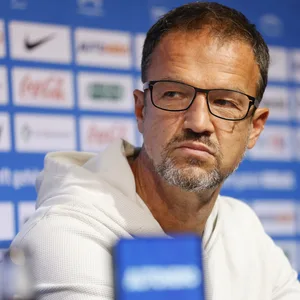 Fredi Bobic bei Hertha BSC am Mikrofon