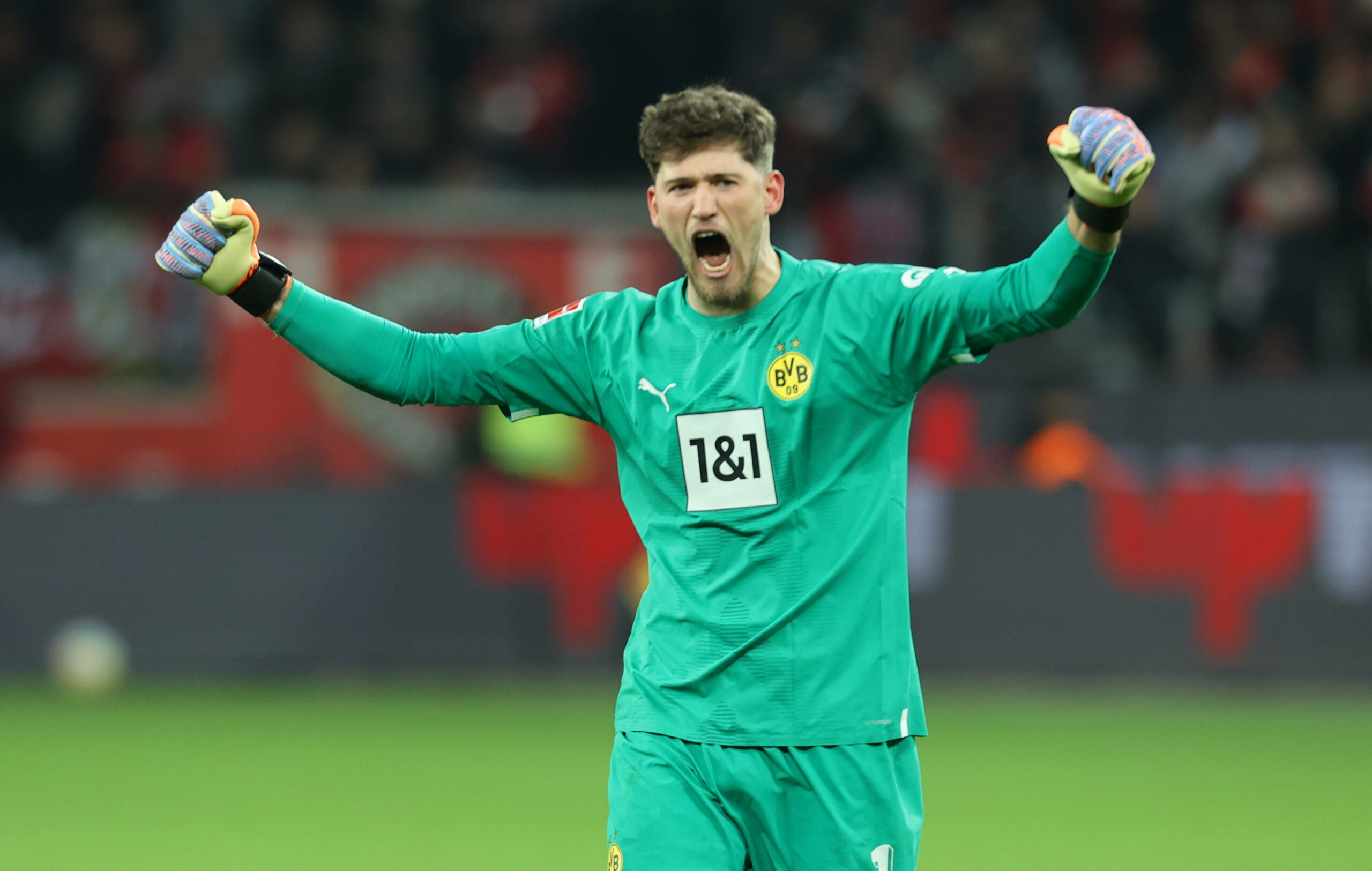 Gregor Kobel, Torwart Borussia Dortmund, jubelt