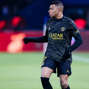 Kylian Mbappe (Paris St. Germain) am Ball