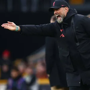Jürgen Klopp schreit an der Seitenlinie.