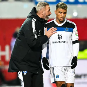 HSV-Trainer Tim Walter mit Ransford Königsdörffer