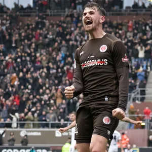 Connor Metcalfe jubelt für St. Pauli