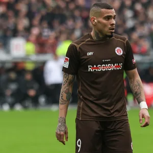 Maurides im Spiel gegen Kaiserslautern