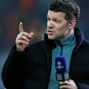 Michael Ballack bei der Spielanalyse