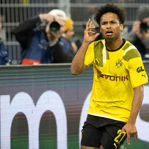 Karim Adeyemi bejubelt seinen Siegtreffer gegen Chelsea