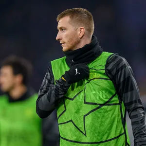Marco Reus schaute gegen Chelsea nur zu, machte sich in der zweiten Halbzeit warm.