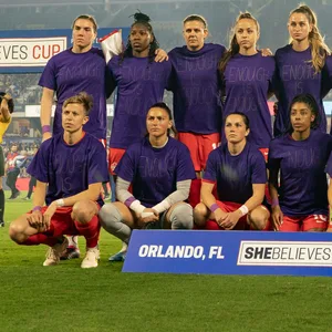 Kanadas Fußballerinnen mit Protestaktion vor einem Spiel gegen die USA