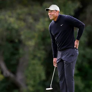 Tiger Woods sorgte während seines Auftritts beim PGA-Turnier im kalifornischen Pacific Palisades für Wirbel.