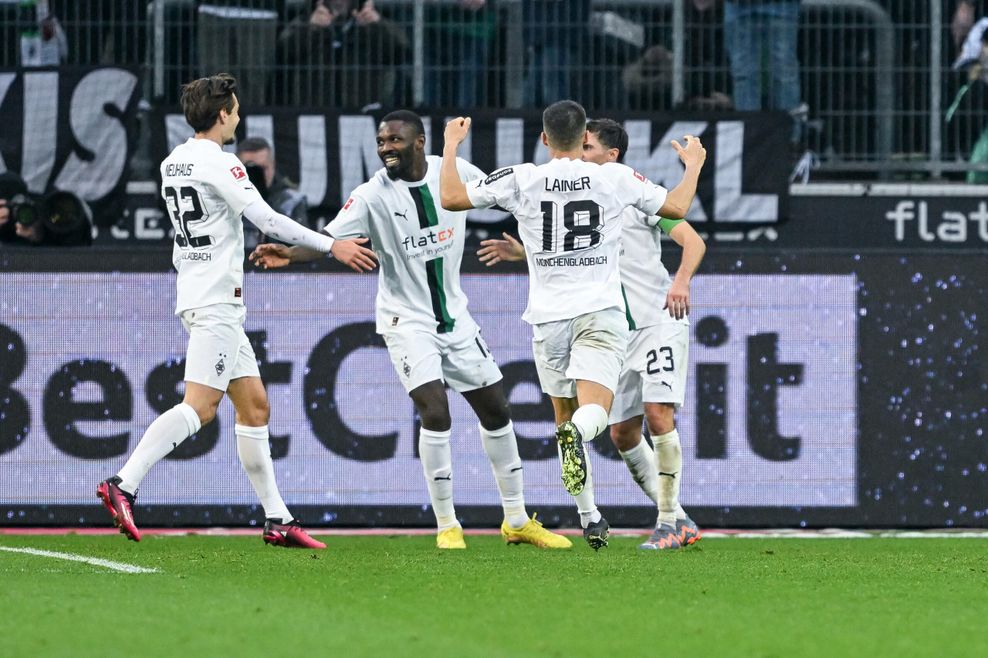 Der eingewechselte Gladbach-Stürmer Marcus Thuram (2. v. l.) traf gegen die Bayern zum zwischenzeitlichen 3:1.