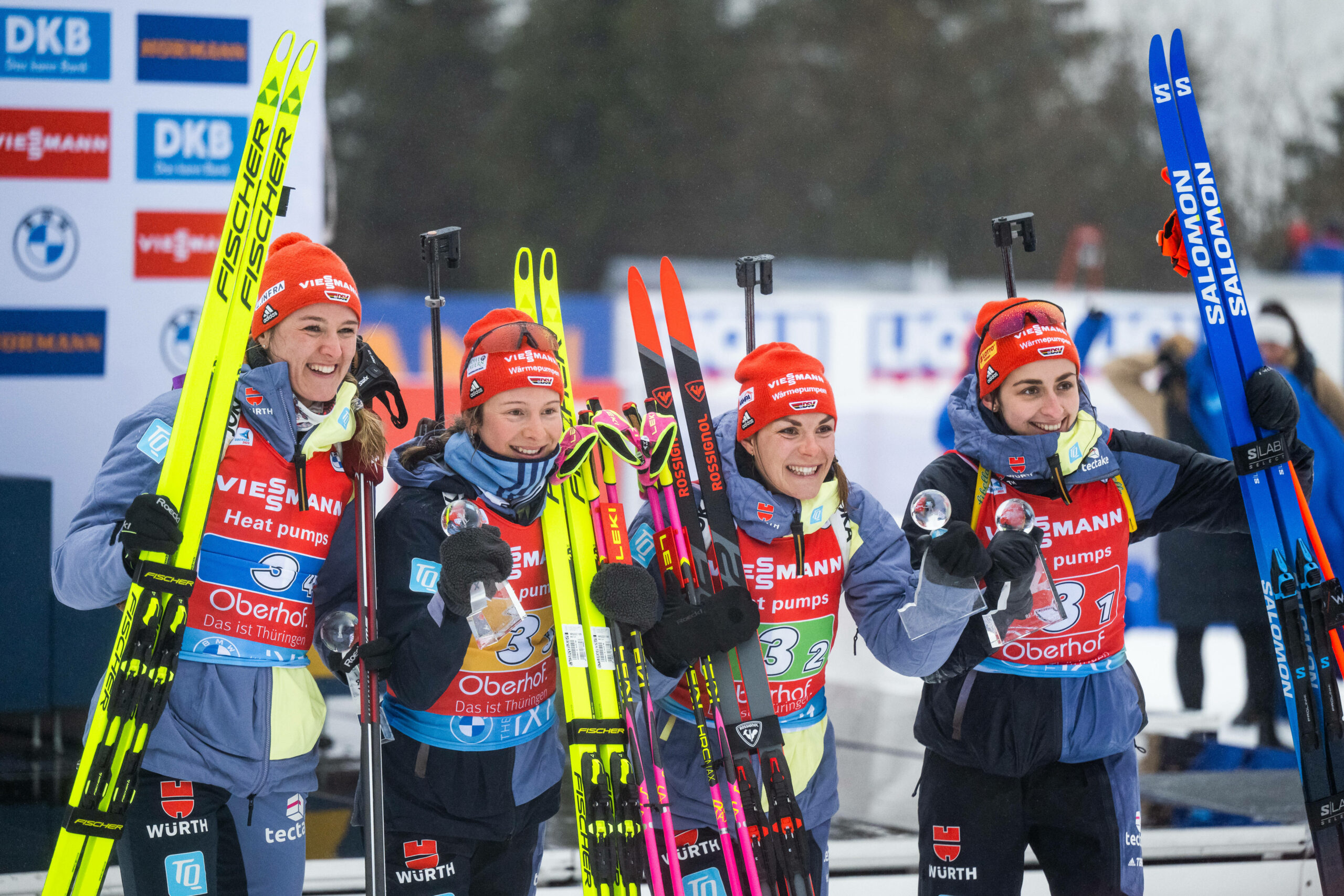 Die Deutsche Biathlon Frauen-Staffel bei der Flower-Ceremony