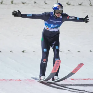 Andreas Wellinger bei der Landung