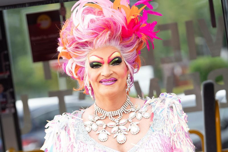 Hamburgs Kult-Dragqueen Olivia Jones liebt das Schnitzel im „Freudenhaus“.