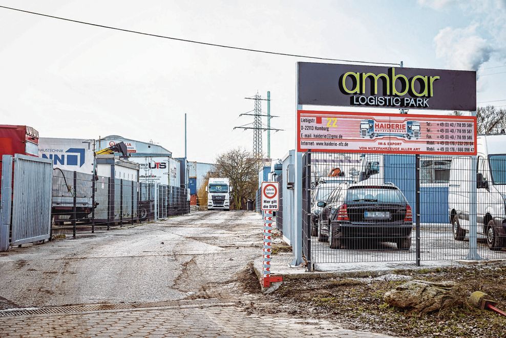 Der Eingang zum „Ambar-Logisticpark“, auf dessen Grundstück in der Liebigstraße 22 die Leiche entdeckt worden war