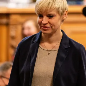 AfD-Politikerin Olga Petersen provoziert immer wieder durch ihre Nähe zu Russland.
