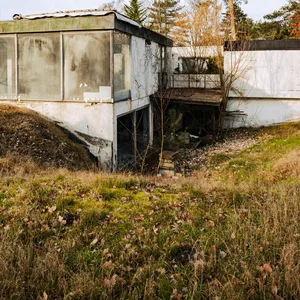 Der verfallene Bungalow auf dem Eckgrundstück Siegrunweg/Grot Sahl
