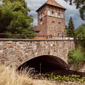 Die Hasenburg am Mühlenbach ist der einzig erhaltene Wachturm der „Lüneburger Landwehr“.