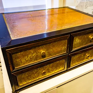 Diese Schatulle wurde dem Grafen Damian Hugo Philipp von Schönborn-Buchheim als Dankeschön für seine Dienste in der Stadt geschenkt.