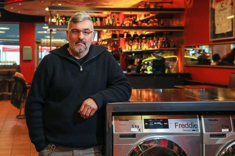 Aufnahme von Inhaber Stephan Fehrenbach in seiner Bar „Laundrette“
