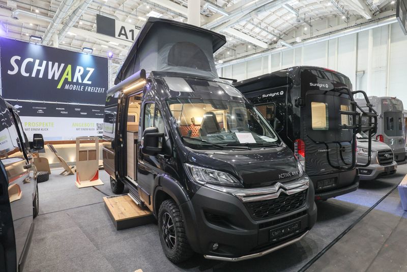 Wohnmobil mit Dachzelt