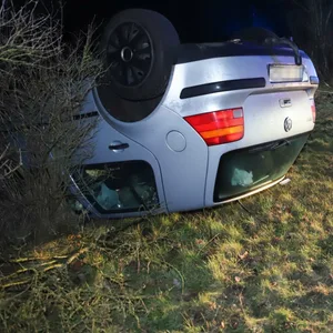 Schwerer Unfall im Norden – Golf übersclägt sich