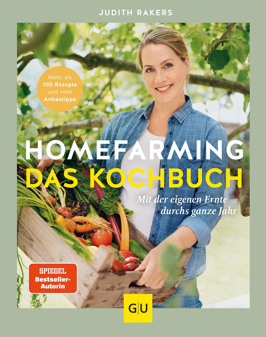 In ihrem neuen Kochbuch „Homefarming“ stellt Judith Rakers saisonale Rezepte vor und gibt Tipps, wie sich die eigene Ernte haltbar machen lässt.