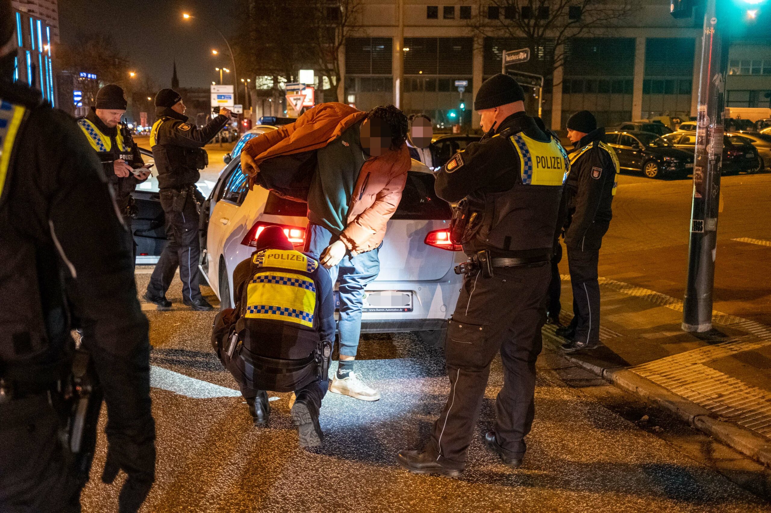 Polizei findet Drogen bei Verkehrskontrolle auf St. Pauli – zwei Männer festgenommen