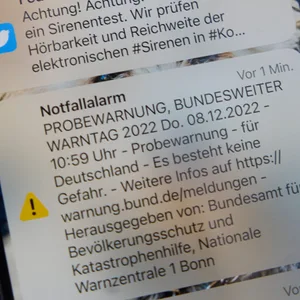 So sehen die Warnnachrichten von „Cell Broadcast“ aus. (Archivbild)
