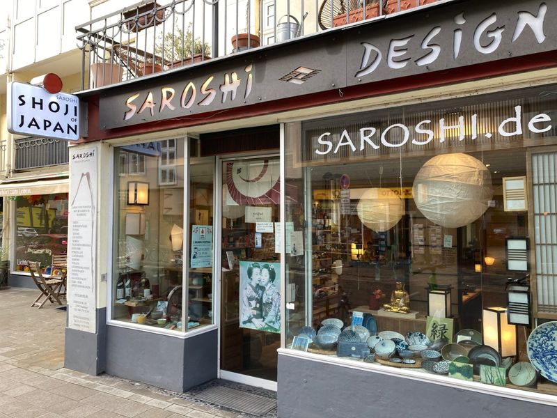 Seit 35 Jahren in der Gertigstraße: „Saroshi Design“.