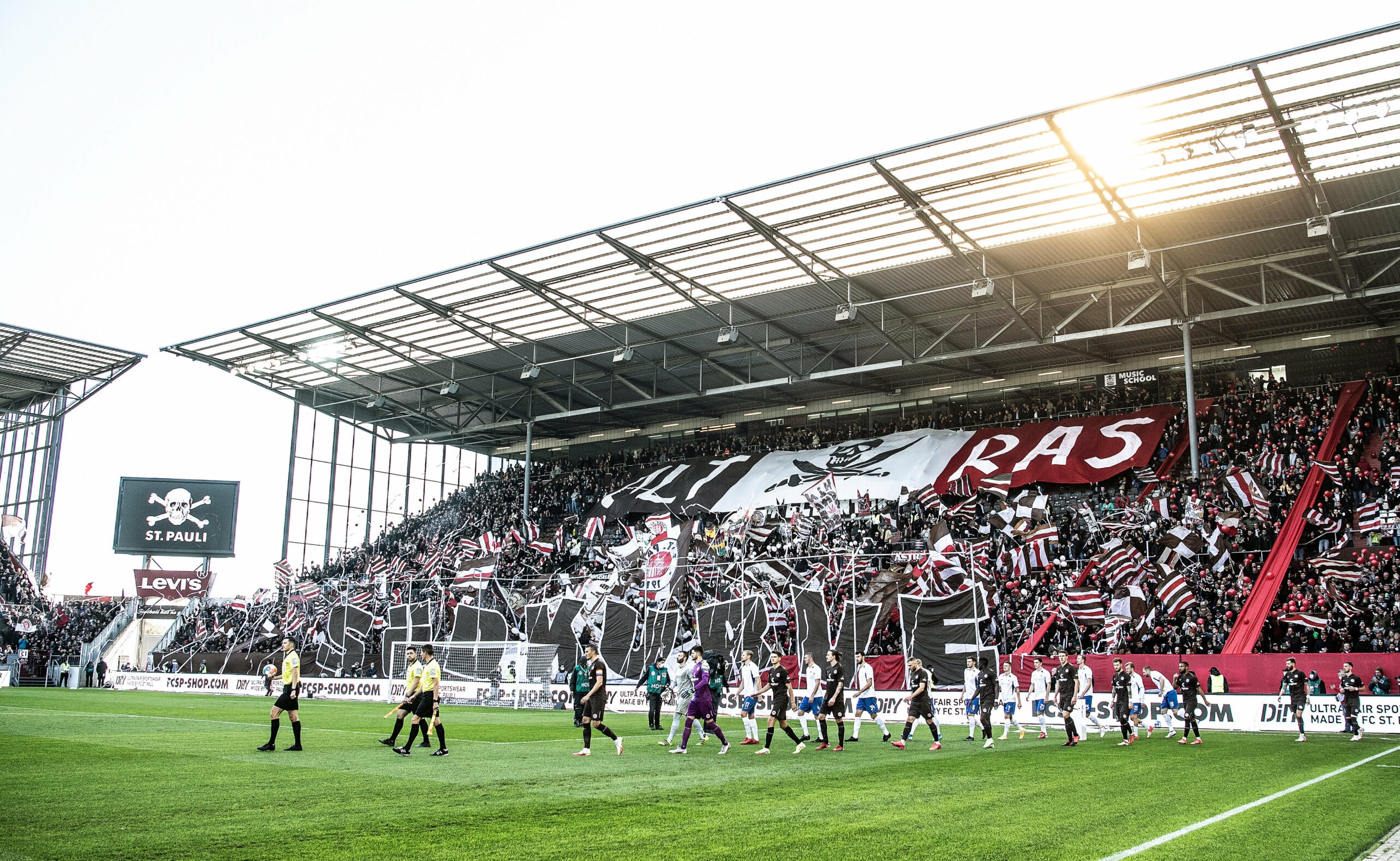 Spiele zwischen St. Pauli und Rostock garantieren eine besondere Atmosphäre.