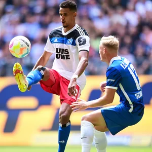 Robert Glatzel gegen Kevin Schumacher
