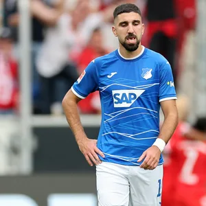 Munas Dabbur schaut betrübt zu Boden
