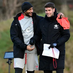 Christopher Avevor im Training mit Fabian Hürzeler