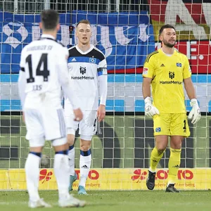 Ludovit Reis, Sebastian Schonlau und Daniel Heuer Fernandes sind enttäuscht