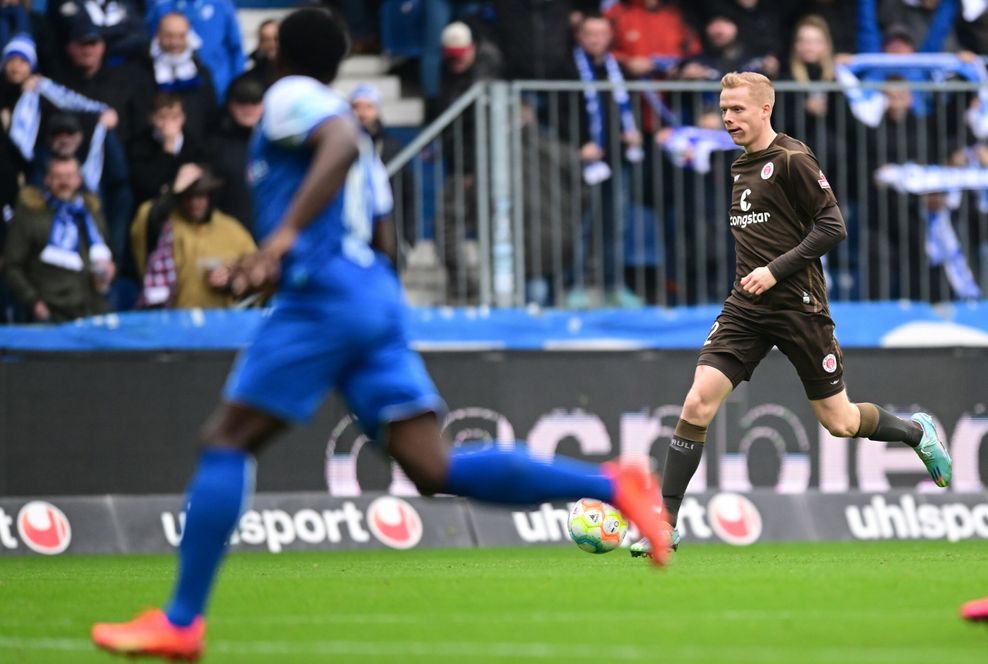 Jannes Wieckhoff begann für St. Pauli auf der Rechtsverteidiger-Position.