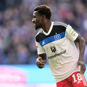 Bakery Jatta jubelt im HSV-Trikot
