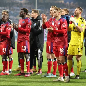Die HSV-Profis nach dem 1:1 in Darmstadt