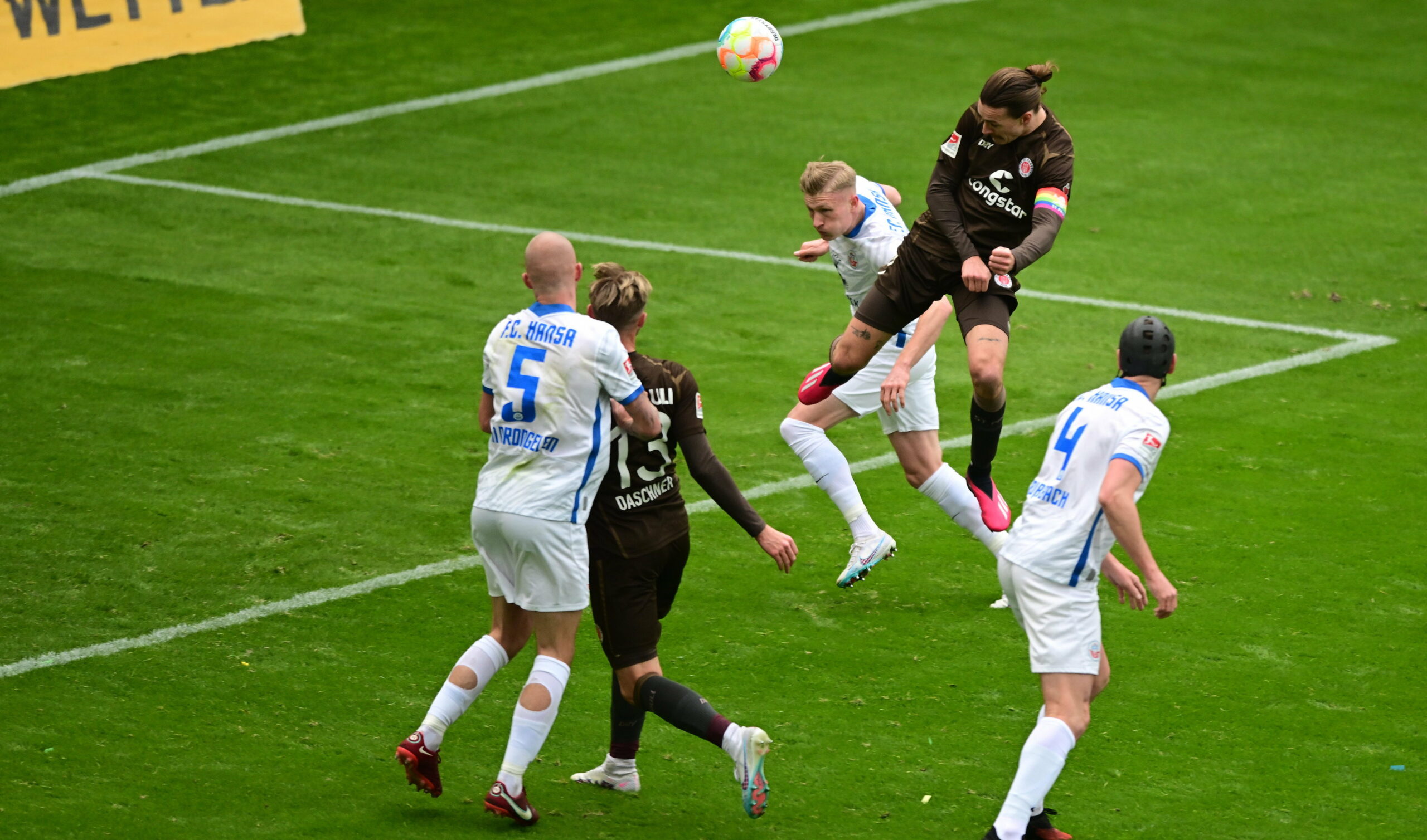 Jackson Irvine beim 1:0 gegen Hansa Rostock